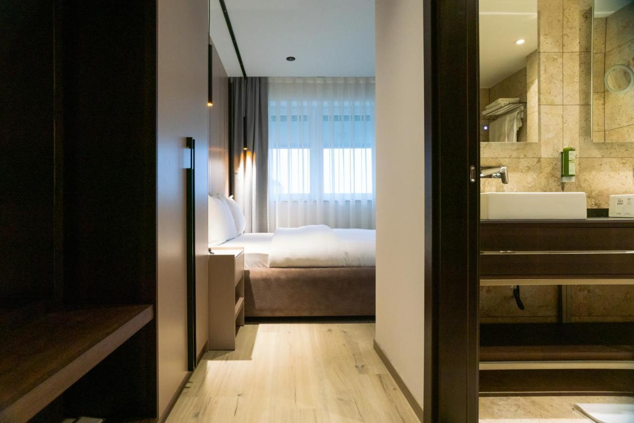Emery Hotel 프리슈티나 외부 사진